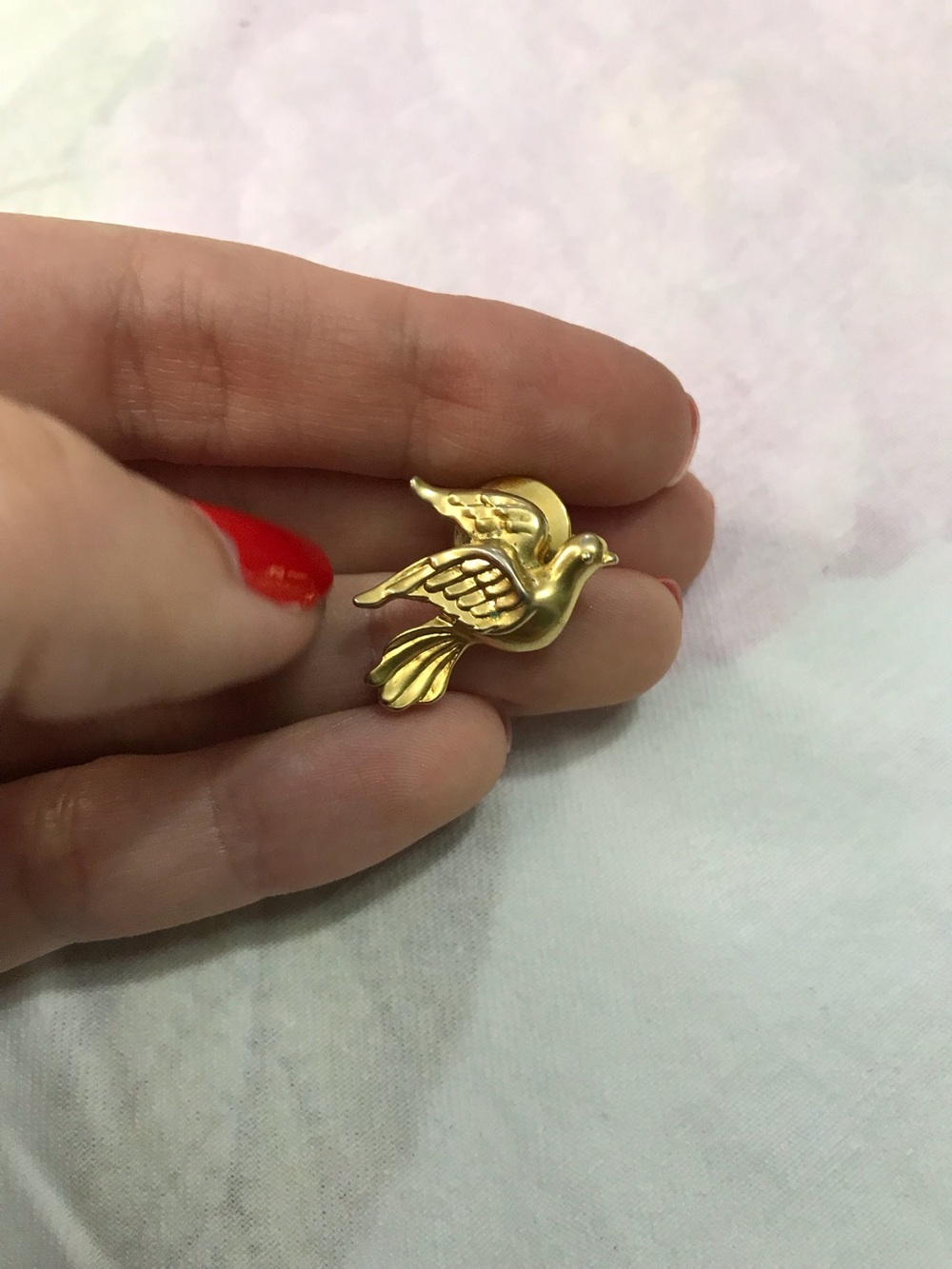 Gold Tone Simple Faith Dove Bird Brooch Pin